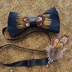 Boxed Set Never Worn Genuine Feather Bowtie Set